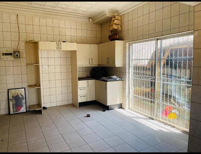 4 BEDROOM HOUSE FOR SALE IN PRIMROSE EAST